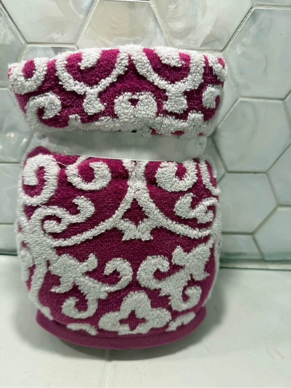 Tahari Home Embossed Scroll Hand Towels NWT 2 Pack Fuschia & White